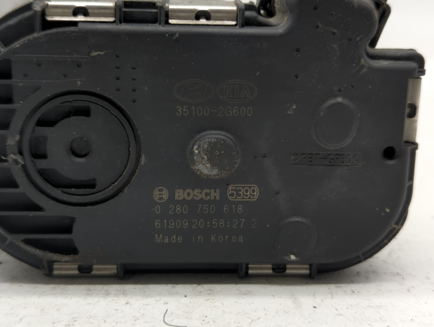 2017-2019 Kia Sportage Throttle Body P/N:35100-2G600 Fits Fits 2015 2016 2017 2018 2019 OEM Used Auto Parts - Oemusedautopar