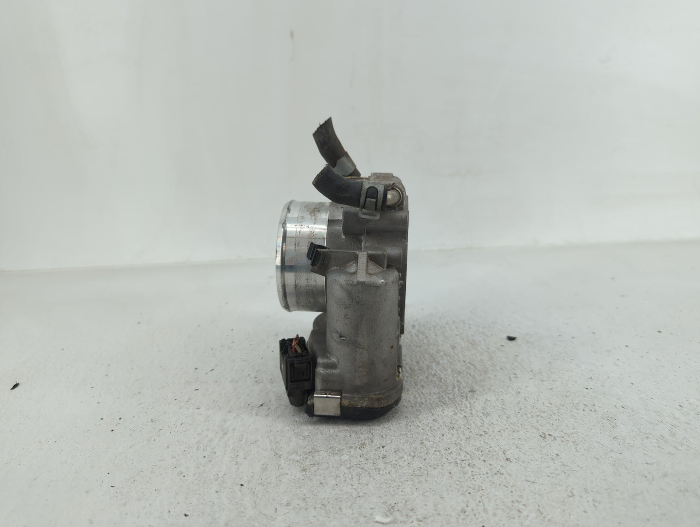 2017-2021 Kia Sportage Throttle Body P/N:35100-2G600 Fits Fits 2015 2016 2017 2018 2019 2020 2021 OEM Used Auto Parts - Oemu