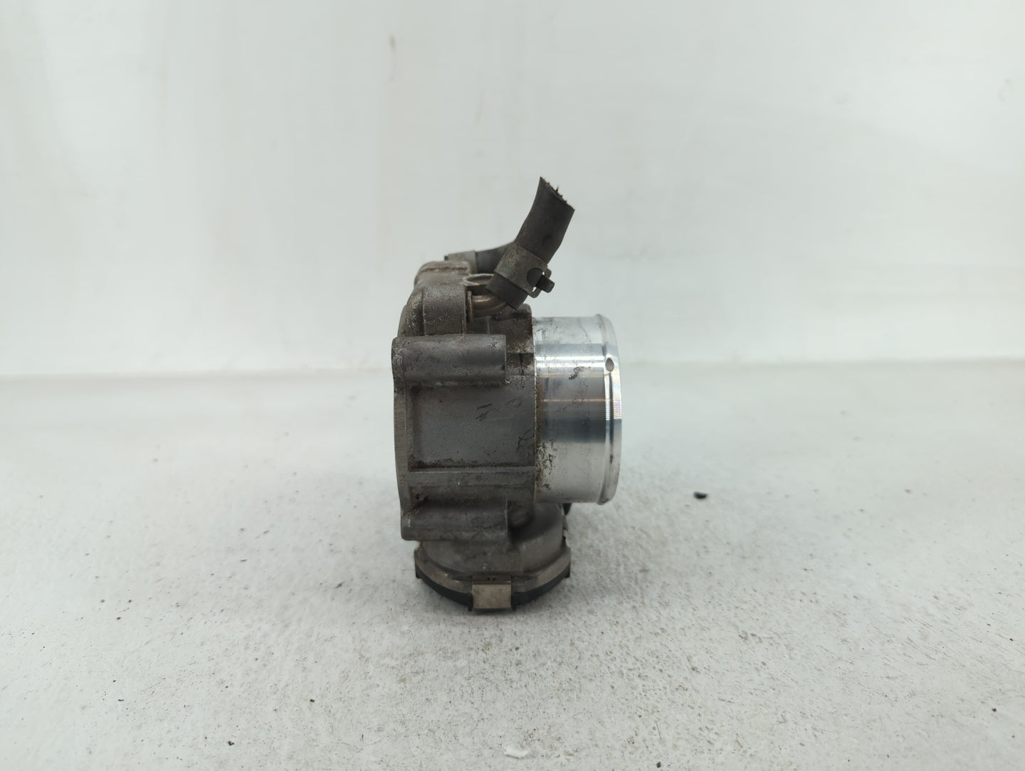 2017-2021 Kia Sportage Throttle Body P/N:35100-2G600 Fits Fits 2015 2016 2017 2018 2019 2020 2021 OEM Used Auto Parts - Oemu