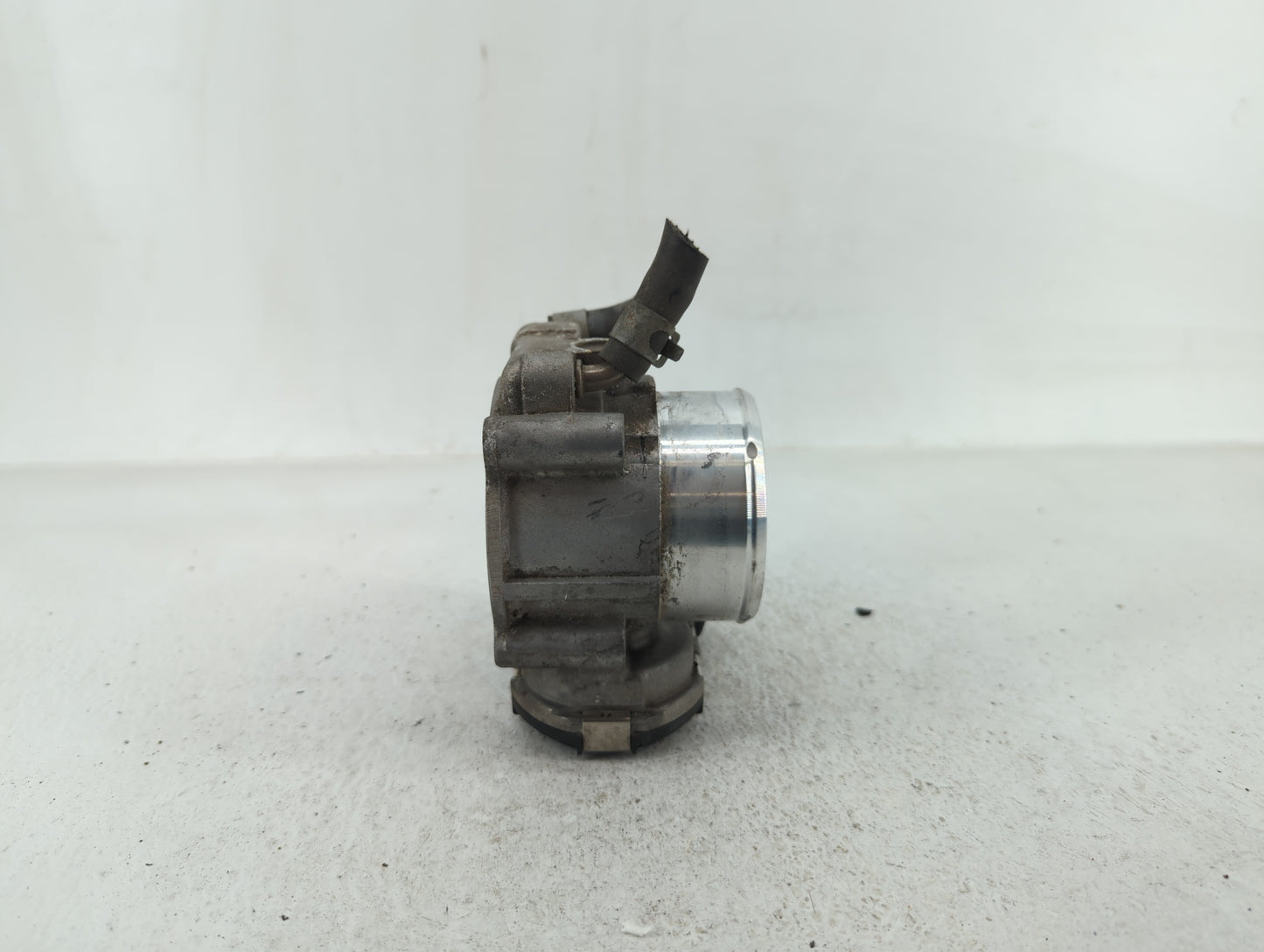 2017-2021 Kia Sportage Throttle Body P/N:35100-2G600 Fits Fits 2015 2016 2017 2018 2019 2020 2021 OEM Used Auto Parts - Oemu