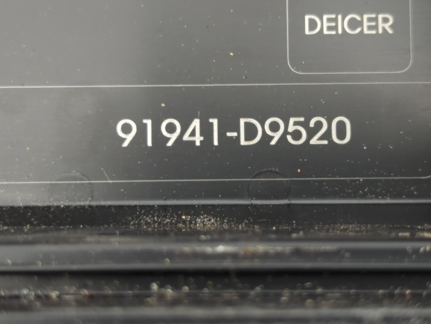 2017-2019 Kia Sportage Fusebox Fuse Box Panel Relay Module P/N:91941-D9520 Fits Fits 2017 2018 2019 OEM Used Auto Parts - Oe