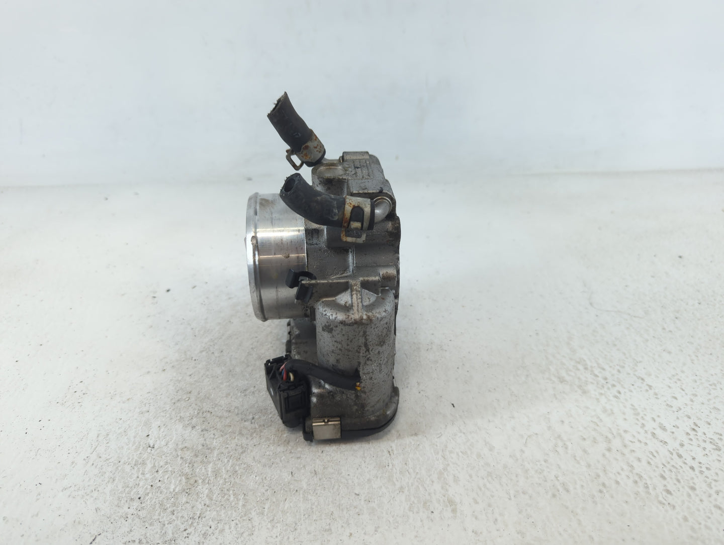 2017-2021 Kia Sportage Throttle Body P/N:35100-2G600 Fits Fits 2015 2016 2017 2018 2019 2020 2021 OEM Used Auto Parts - Oemu