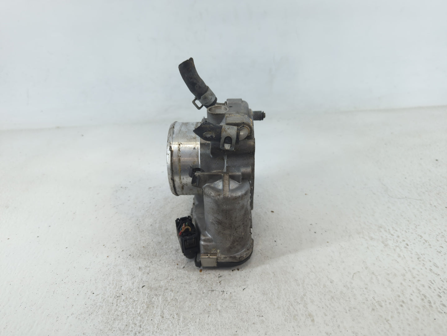 2017-2021 Kia Sportage Throttle Body P/N:35100-2G600 Fits Fits 2015 2016 2017 2018 2019 2020 2021 OEM Used Auto Parts - Oemu