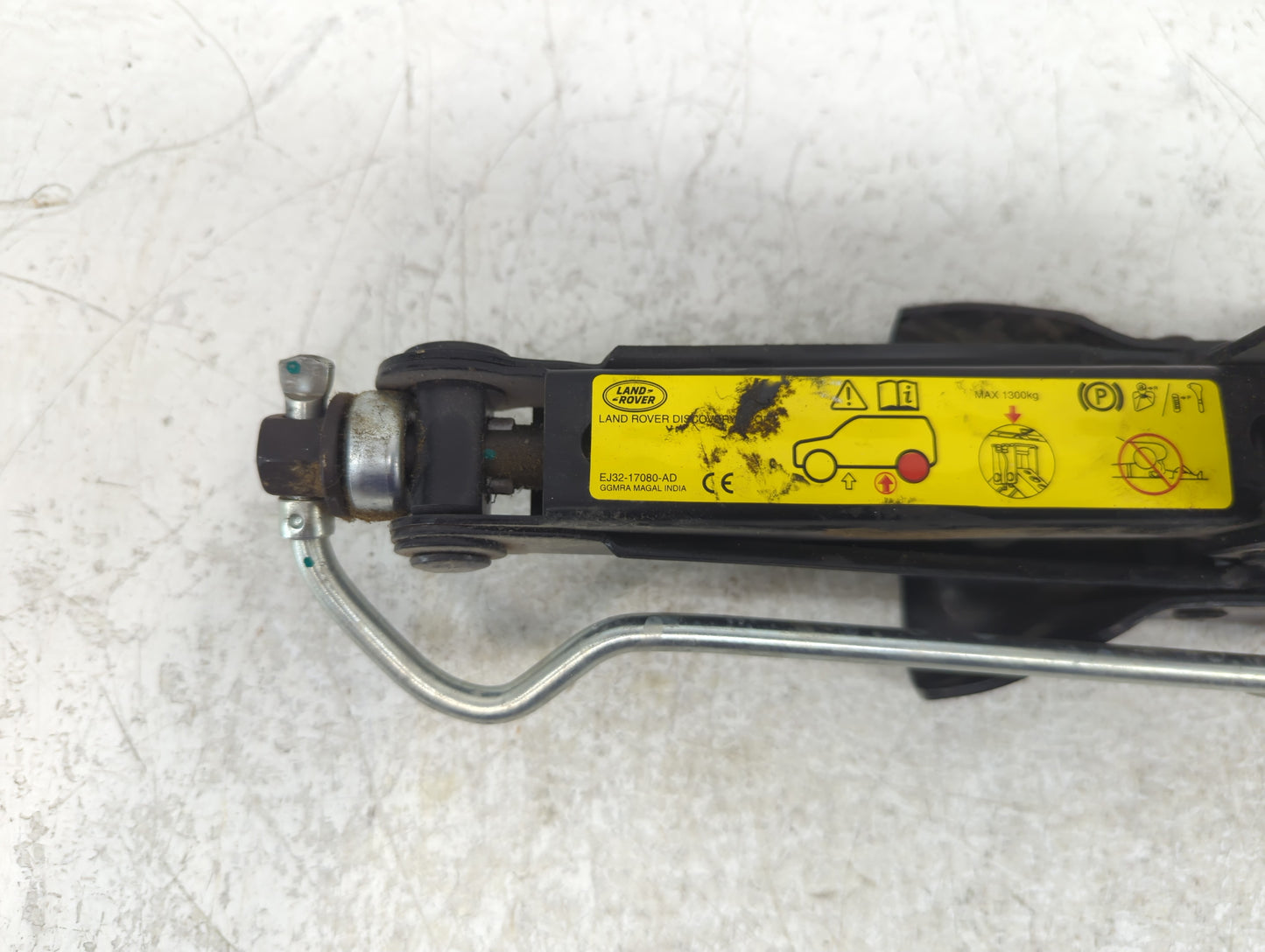 2017 Land Rover Discovery Spare Scissor Car Jack - Oemusedautoparts1.com
