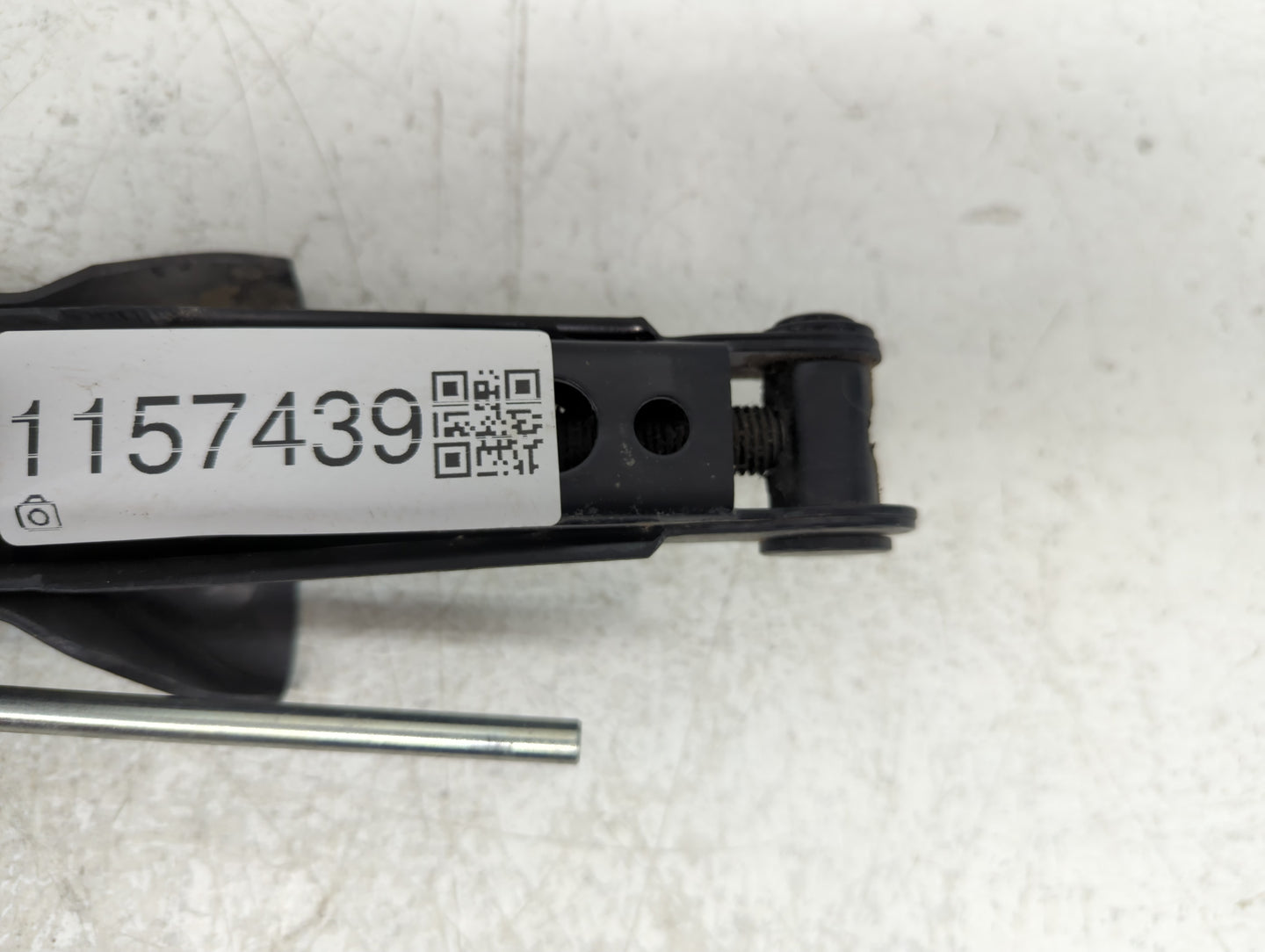 2017 Land Rover Discovery Spare Scissor Car Jack - Oemusedautoparts1.com