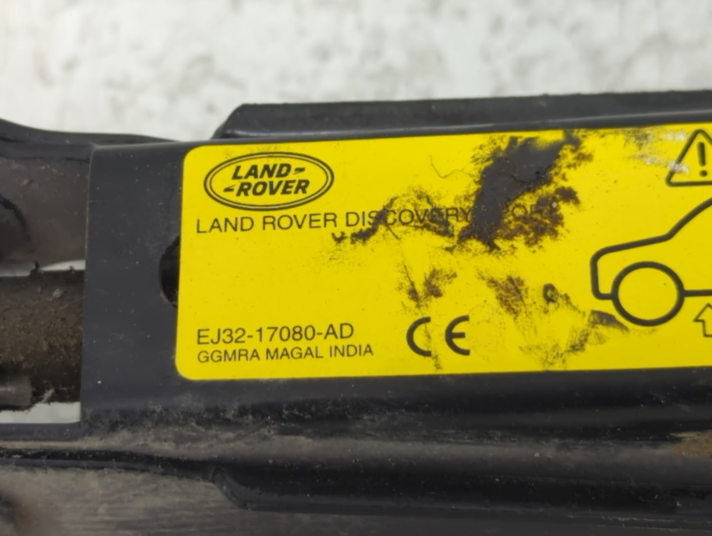 2017 Land Rover Discovery Spare Scissor Car Jack - Oemusedautoparts1.com