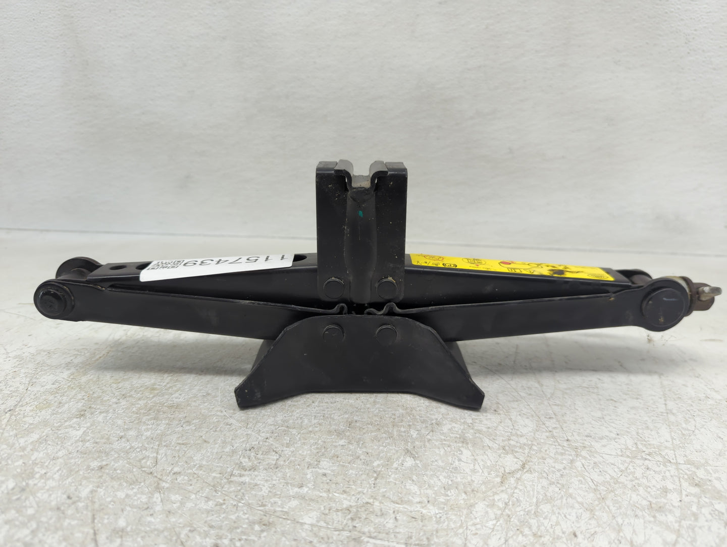 2017 Land Rover Discovery Spare Scissor Car Jack - Oemusedautoparts1.com