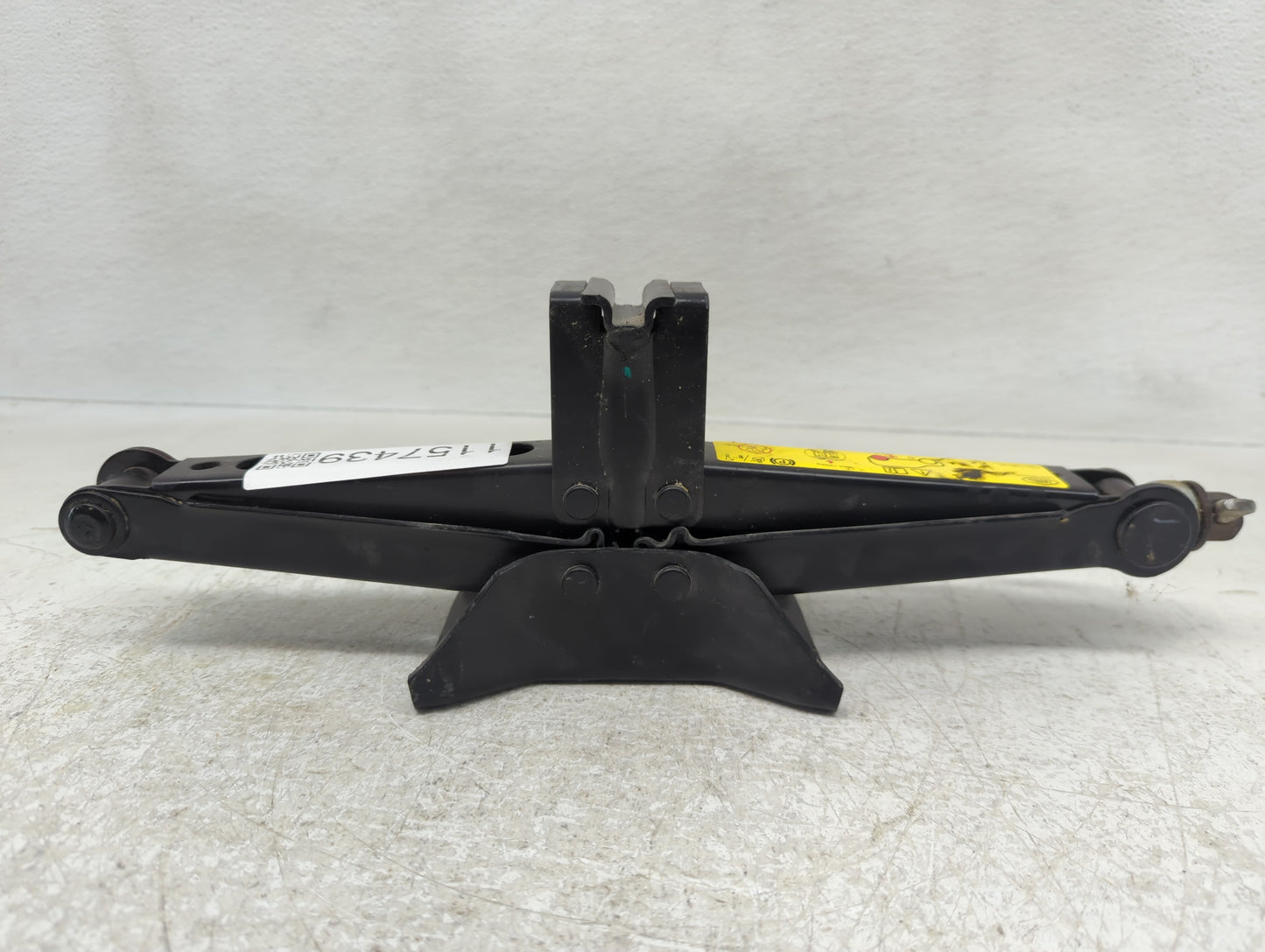 2017 Land Rover Discovery Spare Scissor Car Jack - Oemusedautoparts1.com