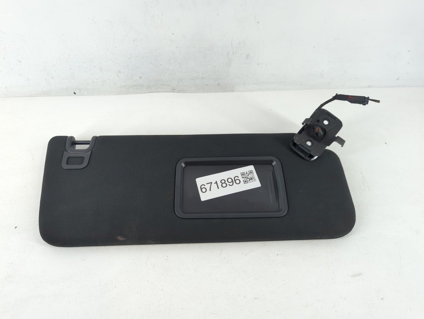 2017 Land Rover Discovery Sun Visor Shade Replacement Passenger Right Mirror Fits OEM Used Auto Parts - Oemusedautoparts1.co