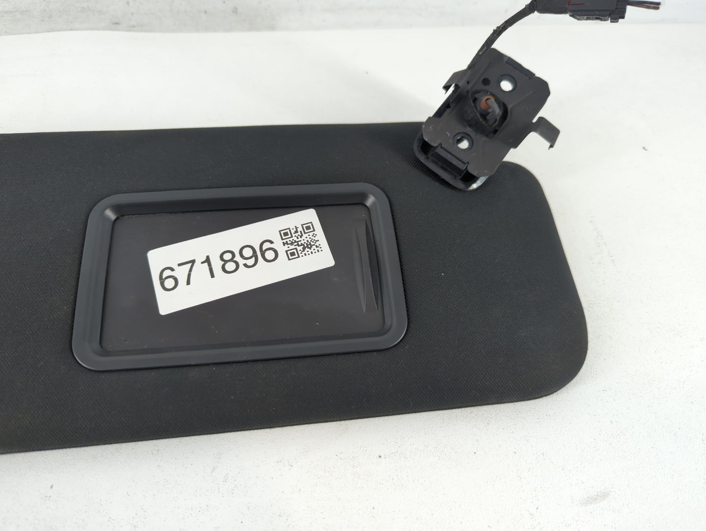 2017 Land Rover Discovery Sun Visor Shade Replacement Passenger Right Mirror Fits OEM Used Auto Parts - Oemusedautoparts1.co