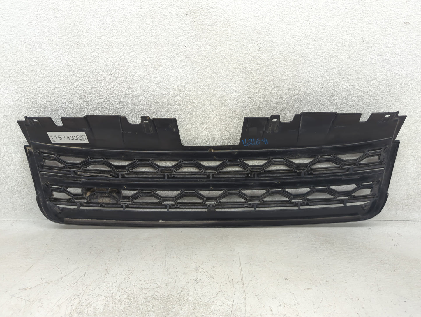 2017-2019 Land Rover Discovery Sport Front Grille Bumper Not Included - Oemusedautoparts1.com
