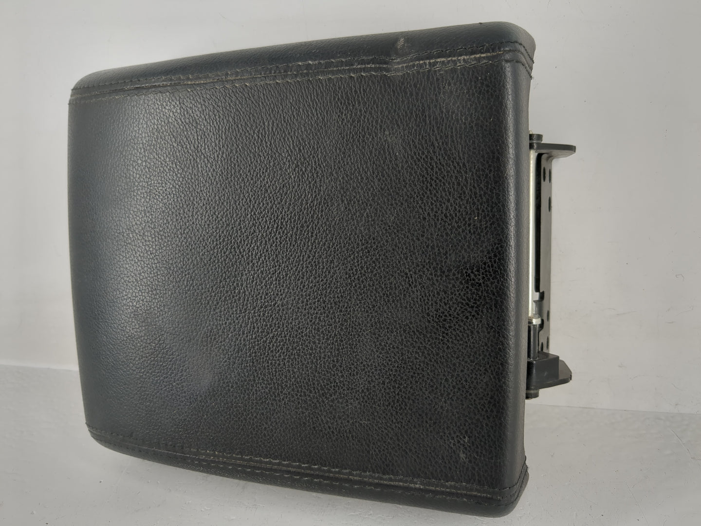 2015-2019 Land Rover Discovery Sport Center Console Armrest Cover Lid Fits Fits 2015 2016 2017 2018 2019 OEM Used Auto Parts