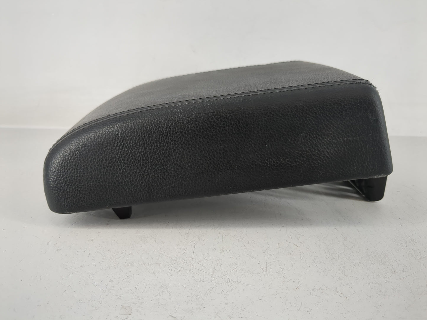 2015-2019 Land Rover Discovery Sport Center Console Armrest Cover Lid Fits Fits 2015 2016 2017 2018 2019 OEM Used Auto Parts