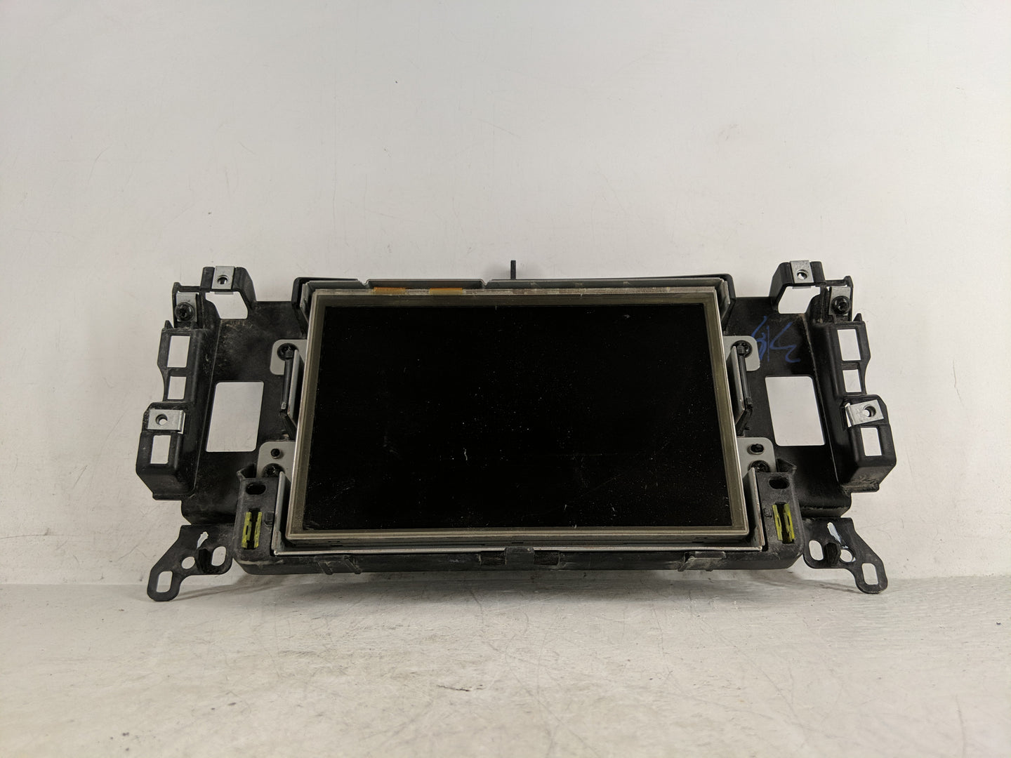 2015-2019 Land Rover Discovery Sport Information Display Screen - Oemusedautoparts1.com