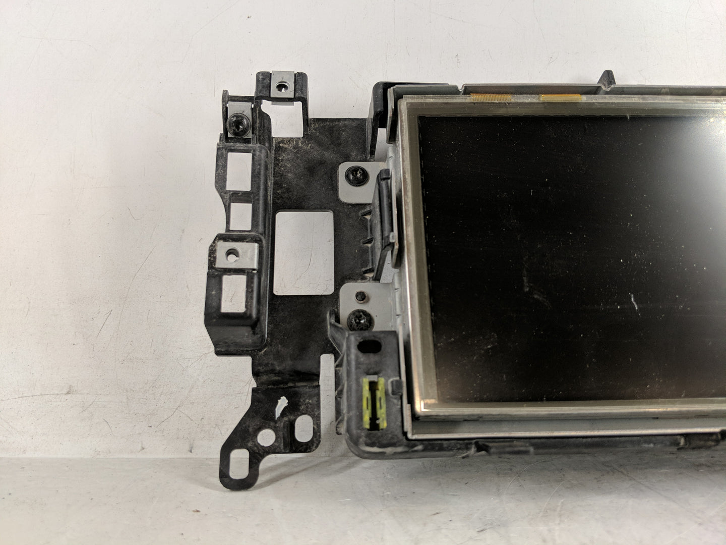 2015-2019 Land Rover Discovery Sport Information Display Screen - Oemusedautoparts1.com