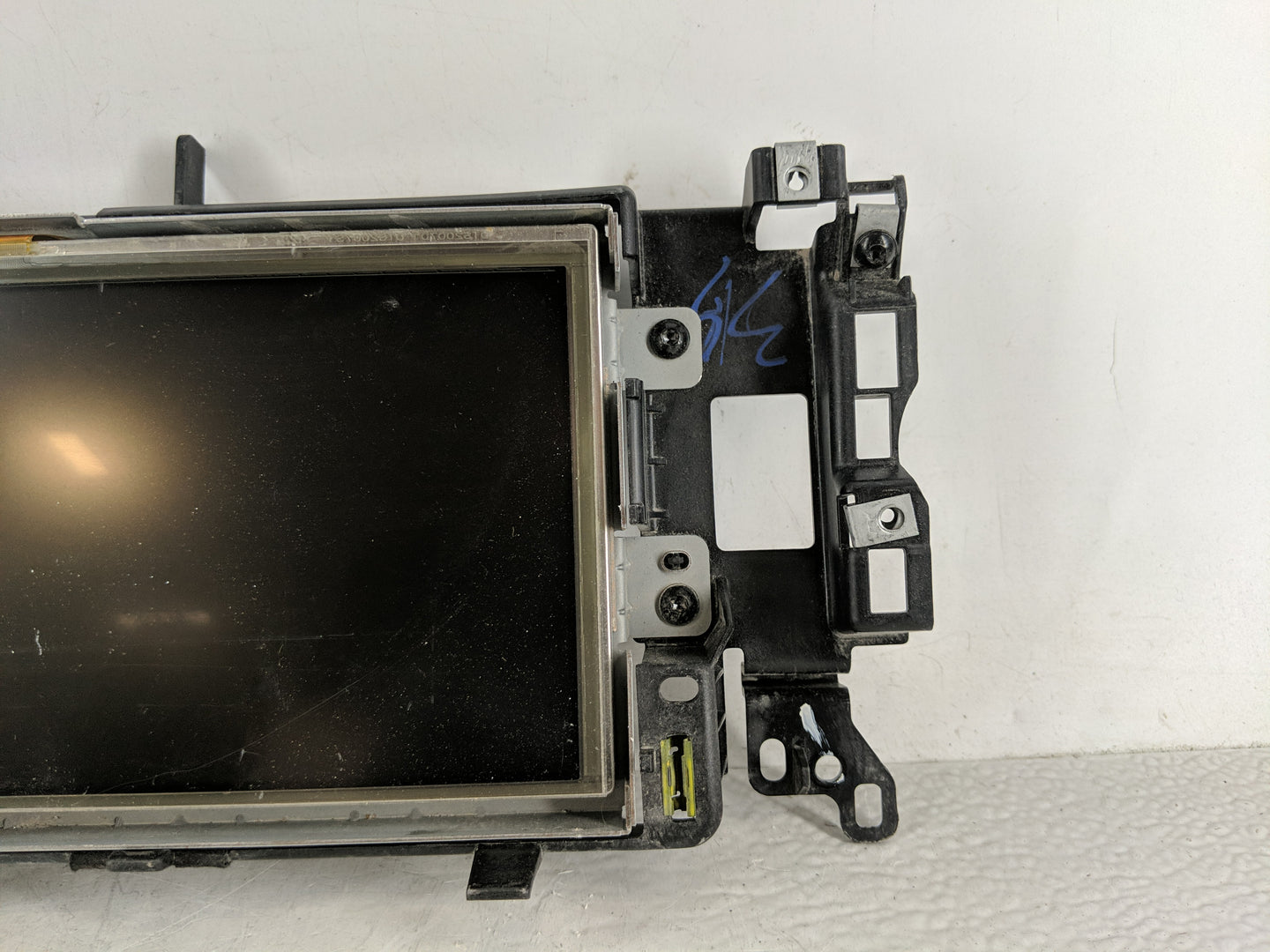 2015-2019 Land Rover Discovery Sport Information Display Screen - Oemusedautoparts1.com