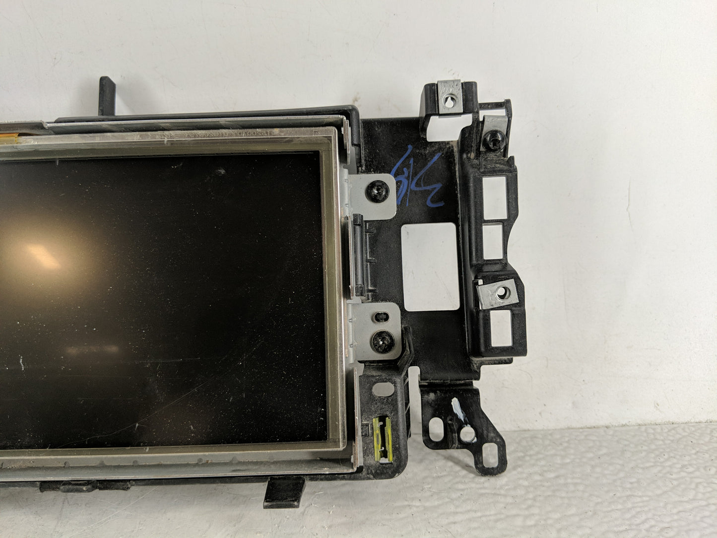 2015-2019 Land Rover Discovery Sport Information Display Screen - Oemusedautoparts1.com
