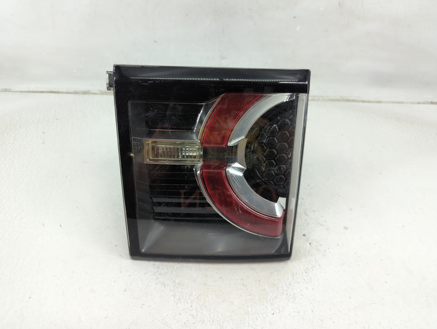 2015-2019 Land Rover Discovery Sport Tail Light Assembly Passenger Right OEM P/N:FK72-13192-DH Fits Fits 2015 2016 2017 2018