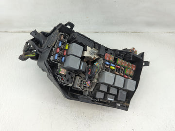 2015-2017 Land Rover Discovery Sport Fusebox Fuse Box Panel Relay Module P/N:28851 Fits Fits 2015 2016 2017 OEM Used Auto Pa