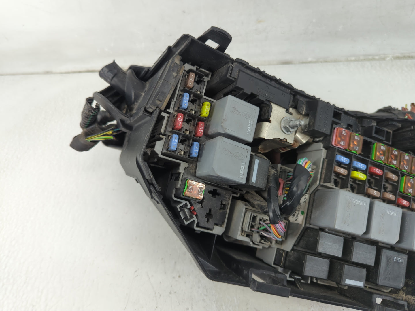 2015-2017 Land Rover Discovery Sport Fusebox Fuse Box Panel Relay Module P/N:28851 Fits Fits 2015 2016 2017 OEM Used Auto Pa