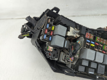 2015-2017 Land Rover Discovery Sport Fusebox Fuse Box Panel Relay Module P/N:28851 Fits Fits 2015 2016 2017 OEM Used Auto Parts
