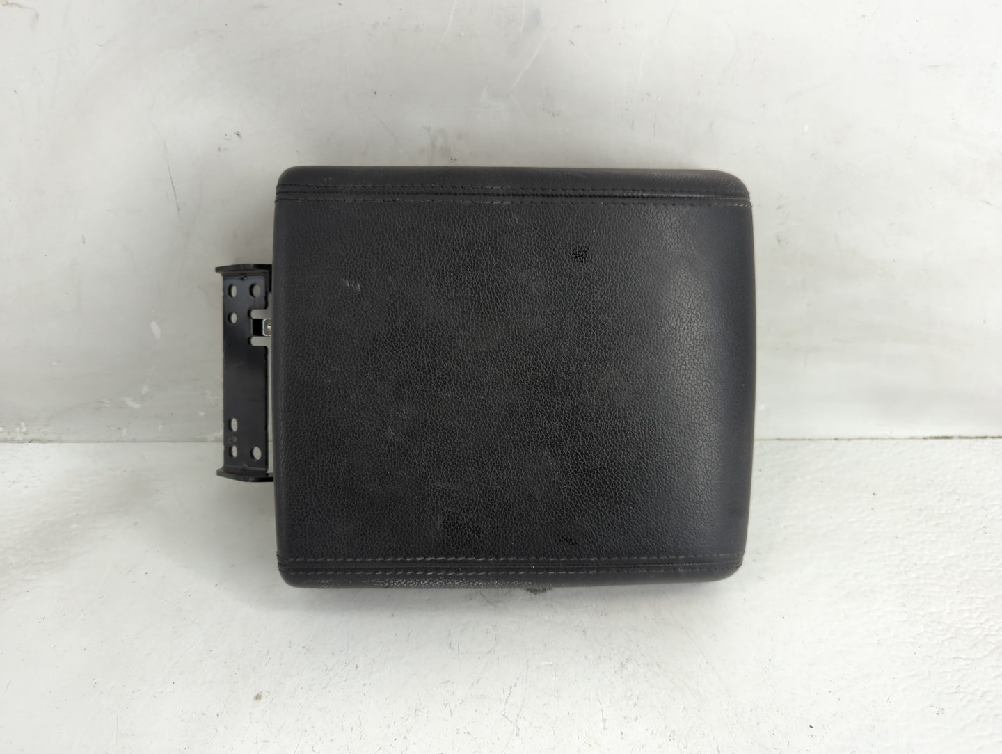 2017 Land Rover Discovery Sport Center Console Armrest Cover Lid Fits OEM Used Auto Parts - Oemusedautoparts1.com