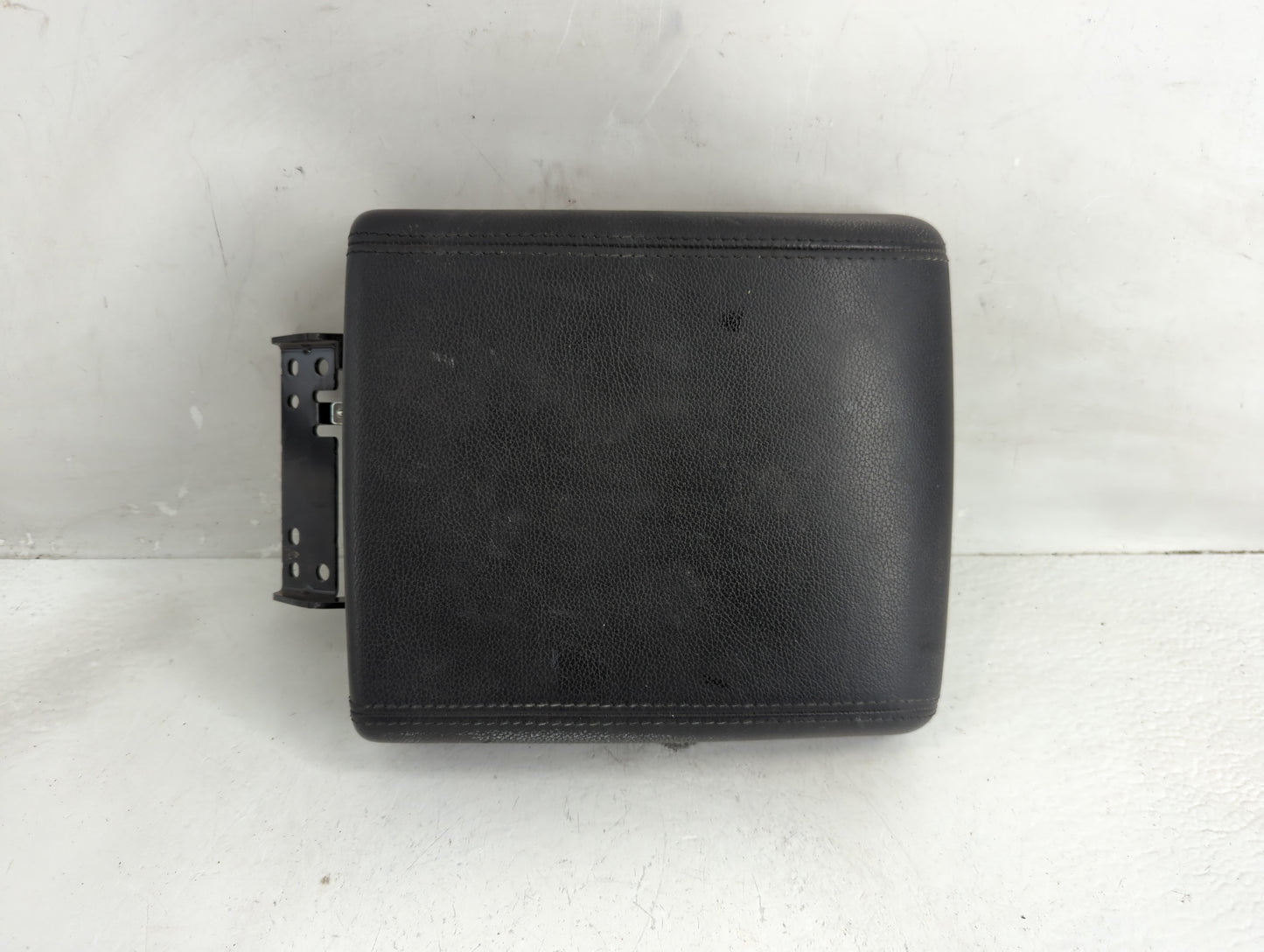 2017 Land Rover Discovery Sport Center Console Armrest Cover Lid Fits OEM Used Auto Parts - Oemusedautoparts1.com