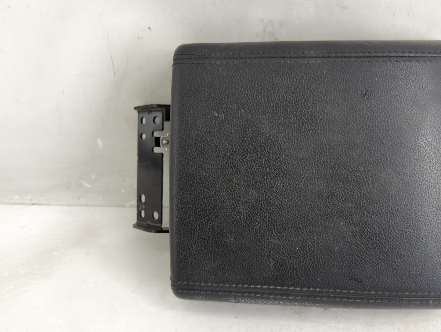 2017 Land Rover Discovery Sport Center Console Armrest Cover Lid Fits OEM Used Auto Parts - Oemusedautoparts1.com