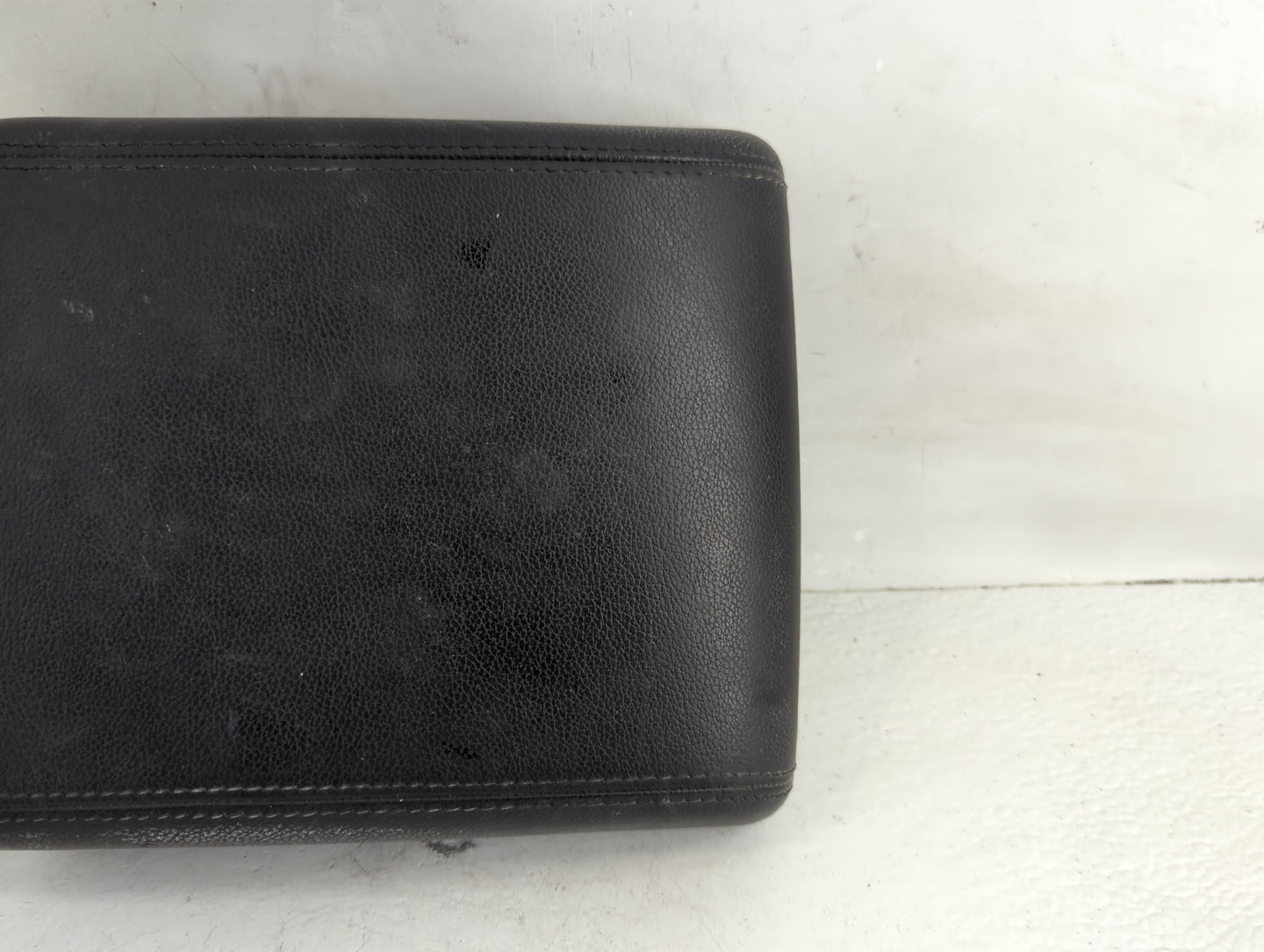 2017 Land Rover Discovery Sport Center Console Armrest Cover Lid Fits OEM Used Auto Parts - Oemusedautoparts1.com