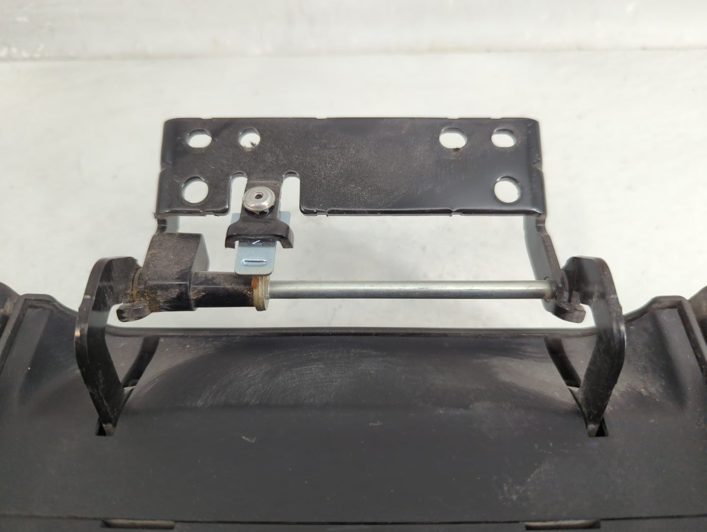 2017 Land Rover Discovery Sport Center Console Armrest Cover Lid Fits OEM Used Auto Parts - Oemusedautoparts1.com