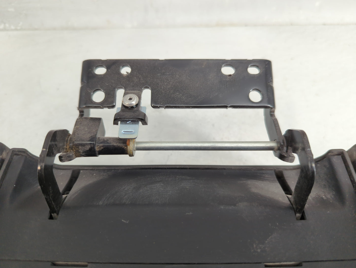 2017 Land Rover Discovery Sport Center Console Armrest Cover Lid Fits OEM Used Auto Parts - Oemusedautoparts1.com