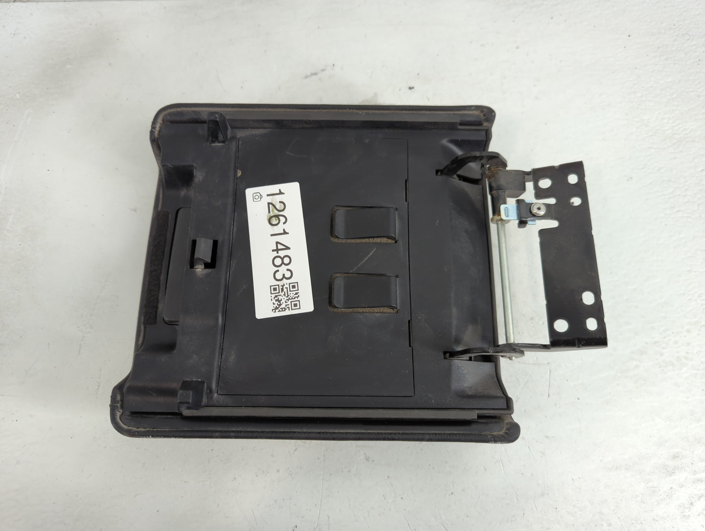 2017 Land Rover Discovery Sport Center Console Armrest Cover Lid Fits OEM Used Auto Parts - Oemusedautoparts1.com