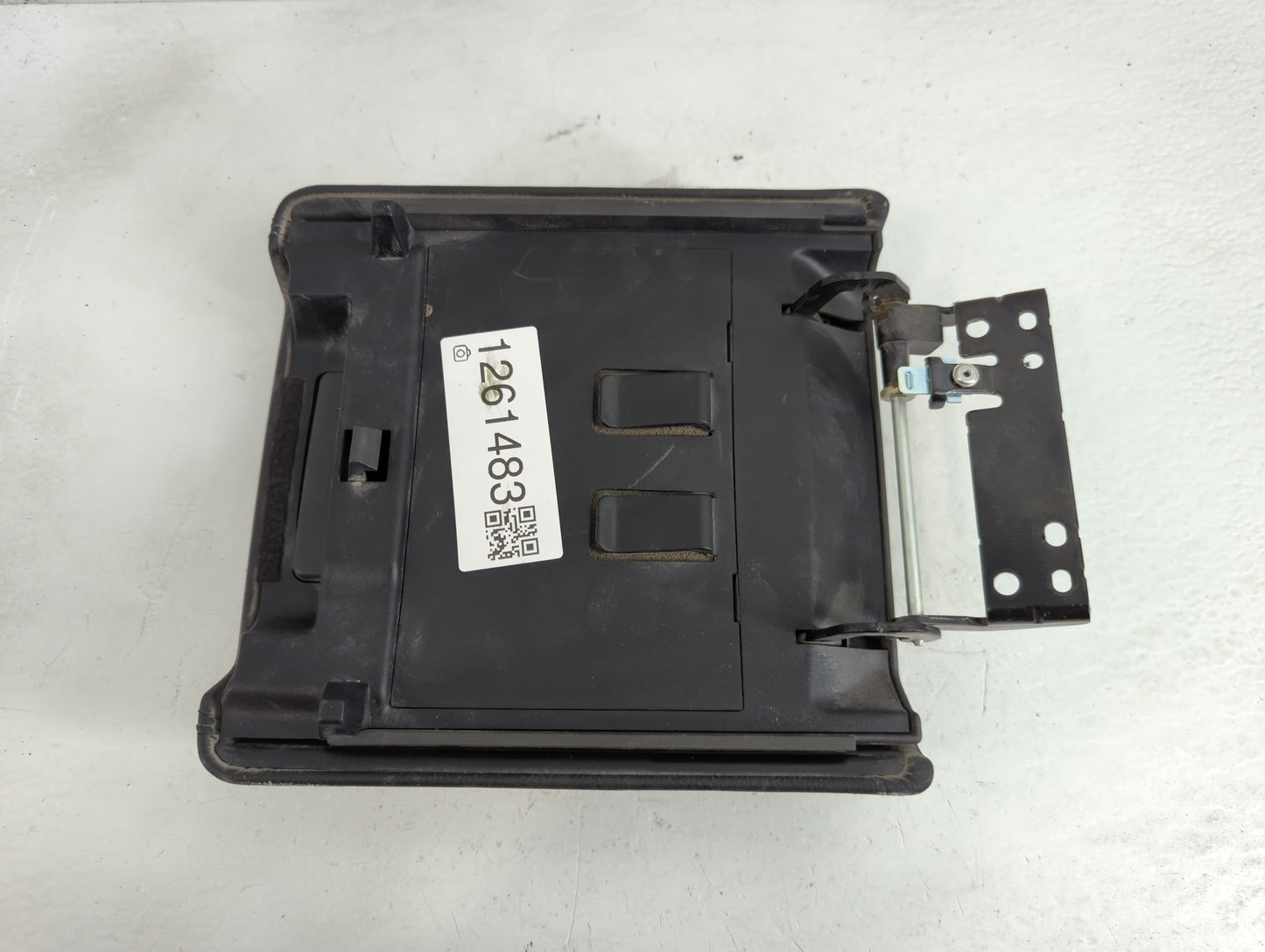 2017 Land Rover Discovery Sport Center Console Armrest Cover Lid Fits OEM Used Auto Parts - Oemusedautoparts1.com