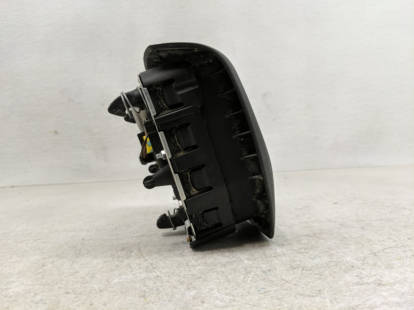 2017-2019 Land Rover Discovery Sport Air Bag Driver Left Steering Wheel Mounted Fits Fits 2017 2018 2019 OEM Used Auto Parts