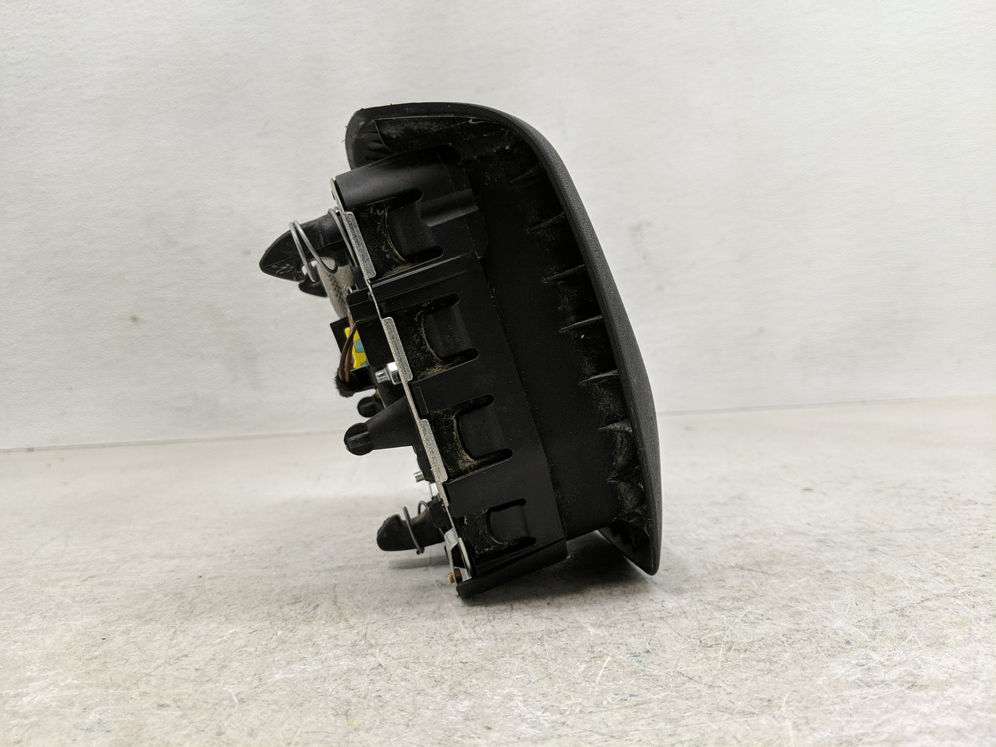 2017-2019 Land Rover Discovery Sport Air Bag Driver Left Steering Wheel Mounted Fits Fits 2017 2018 2019 OEM Used Auto Parts