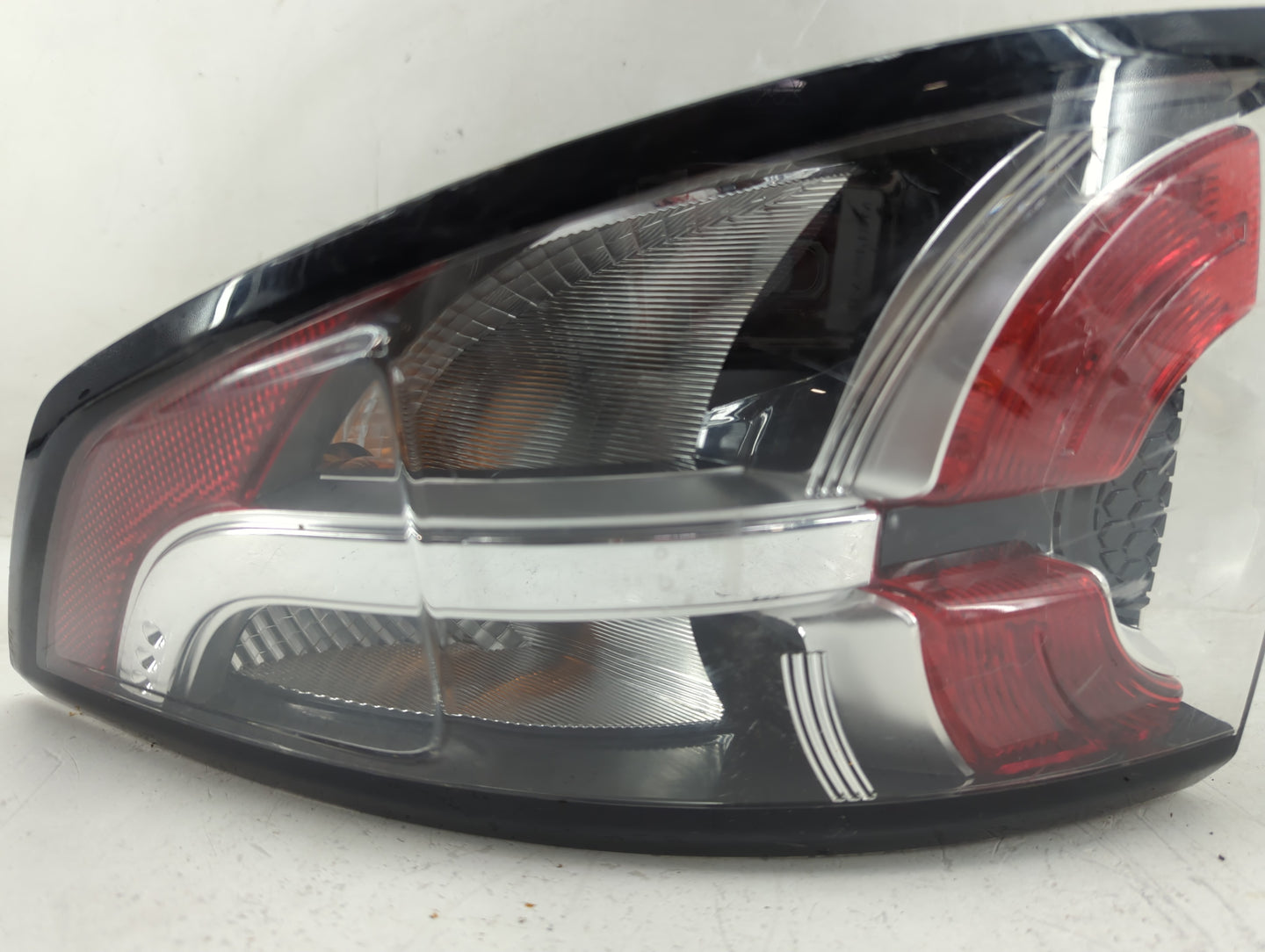 2015-2019 Land Rover Discovery Sport Tail Light Assembly Passenger Right OEM P/N:FK72-13404-BG Fits Fits 2015 2016 2017 2018