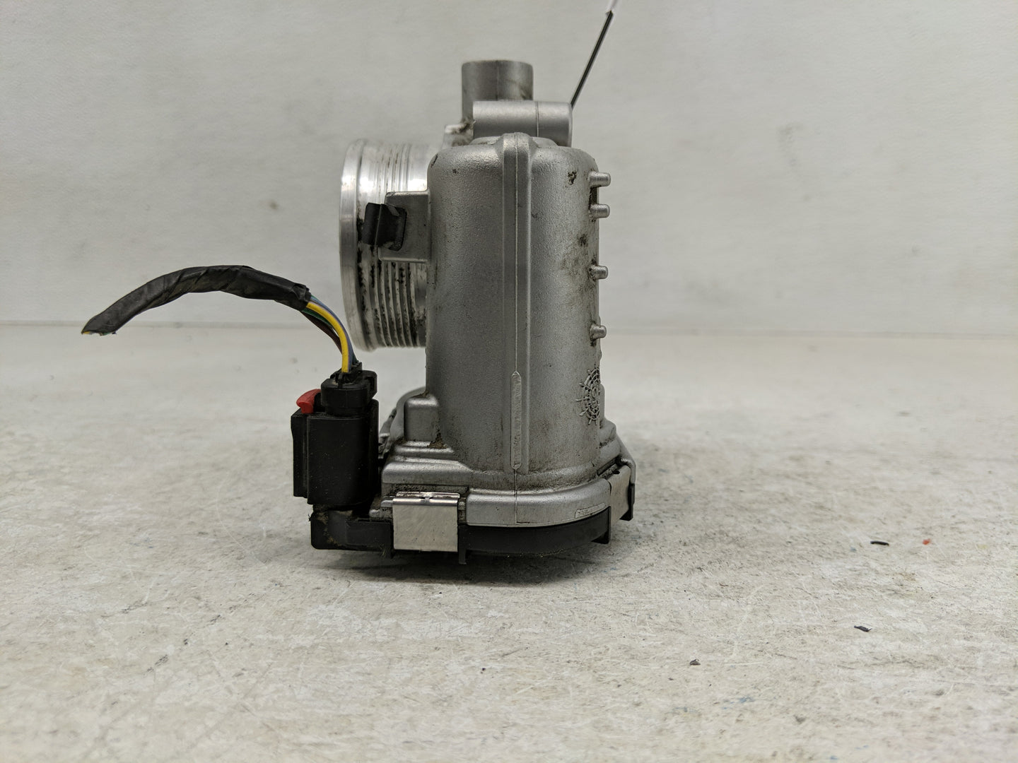 2015-2017 Land Rover Discovery Sport Throttle Body P/N:0 280 750 586 Fits Fits 2014 2015 2016 2017 OEM Used Auto Parts - Oem