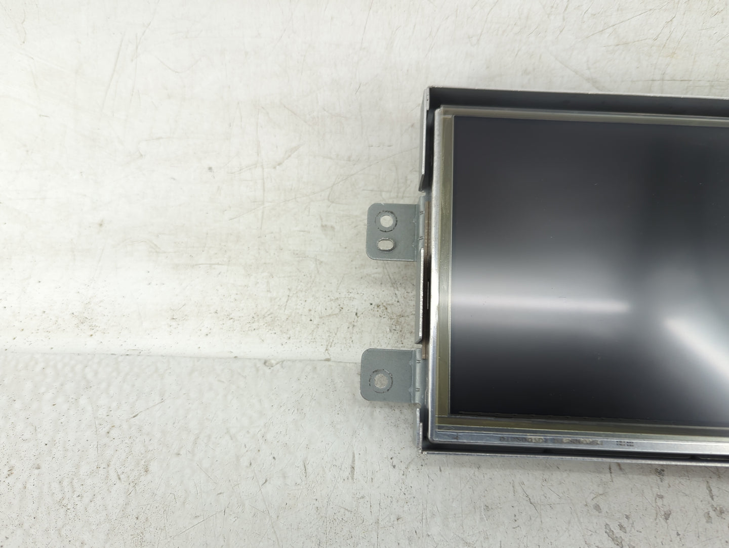 2015-2019 Land Rover Discovery Sport Information Display Screen - Oemusedautoparts1.com