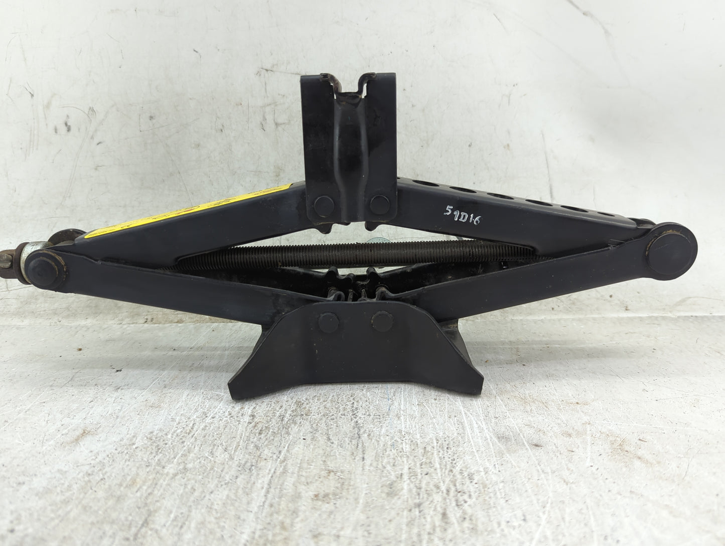 2017 Land Rover Discovery Sport Spare Scissor Car Jack - Oemusedautoparts1.com
