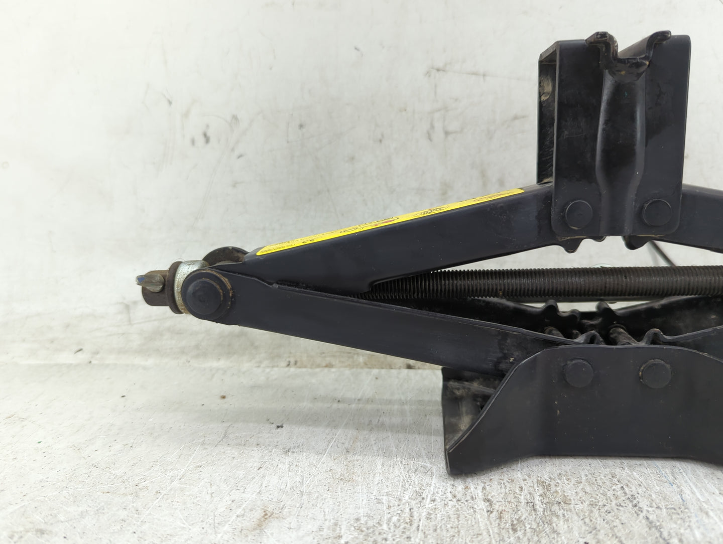 2017 Land Rover Discovery Sport Spare Scissor Car Jack - Oemusedautoparts1.com