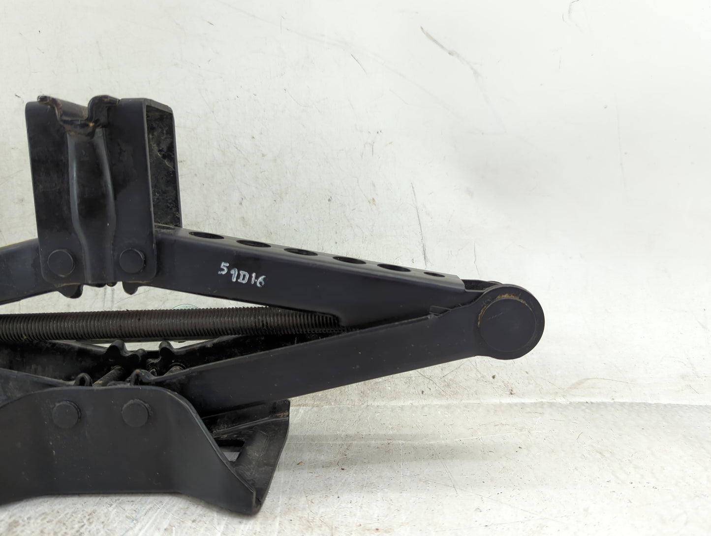 2017 Land Rover Discovery Sport Spare Scissor Car Jack - Oemusedautoparts1.com