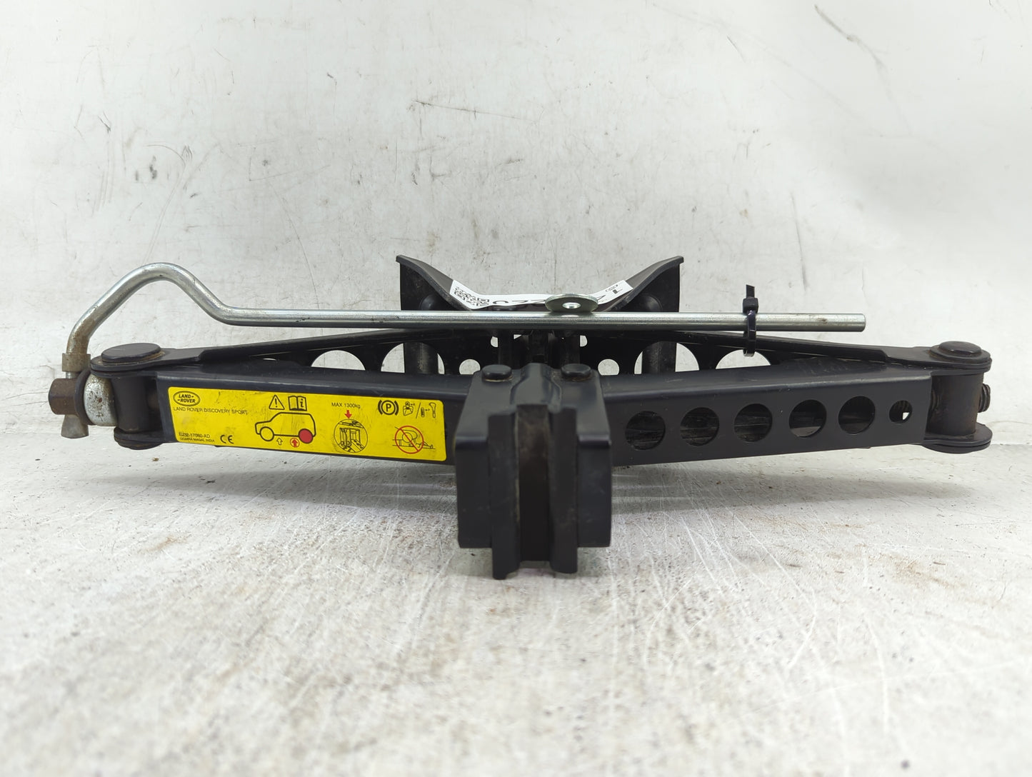 2017 Land Rover Discovery Sport Spare Scissor Car Jack - Oemusedautoparts1.com