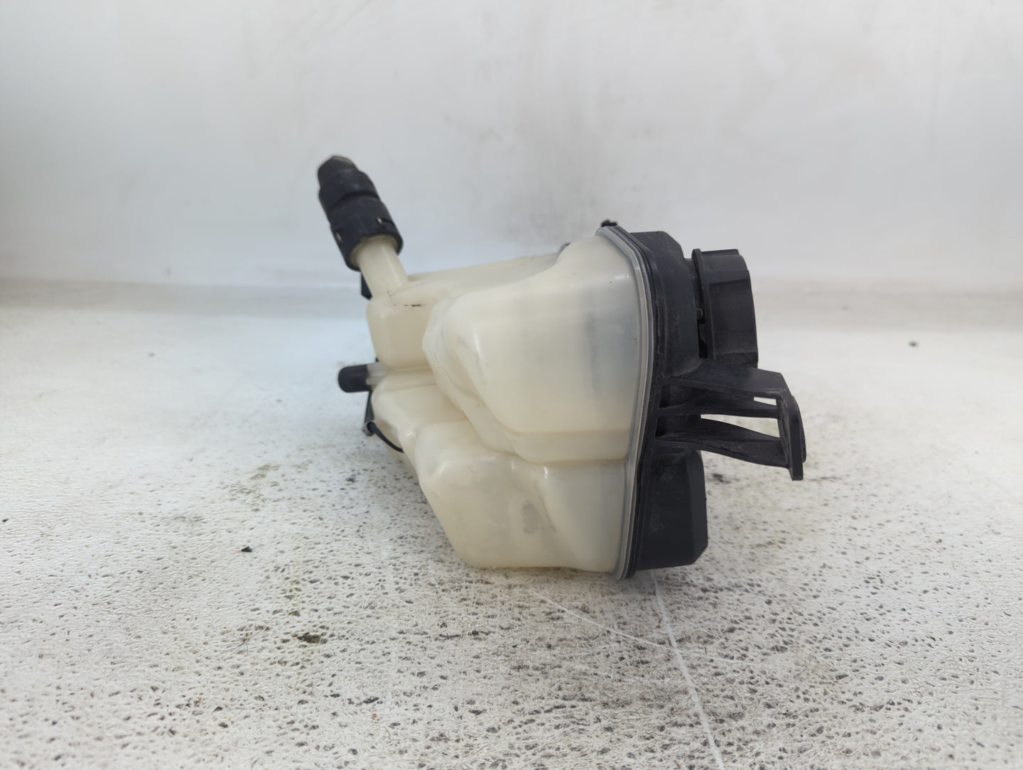 2015 Discovery Sport Radiator Coolant Overflow Expansion Tank Bottle - Oemusedautoparts1.com