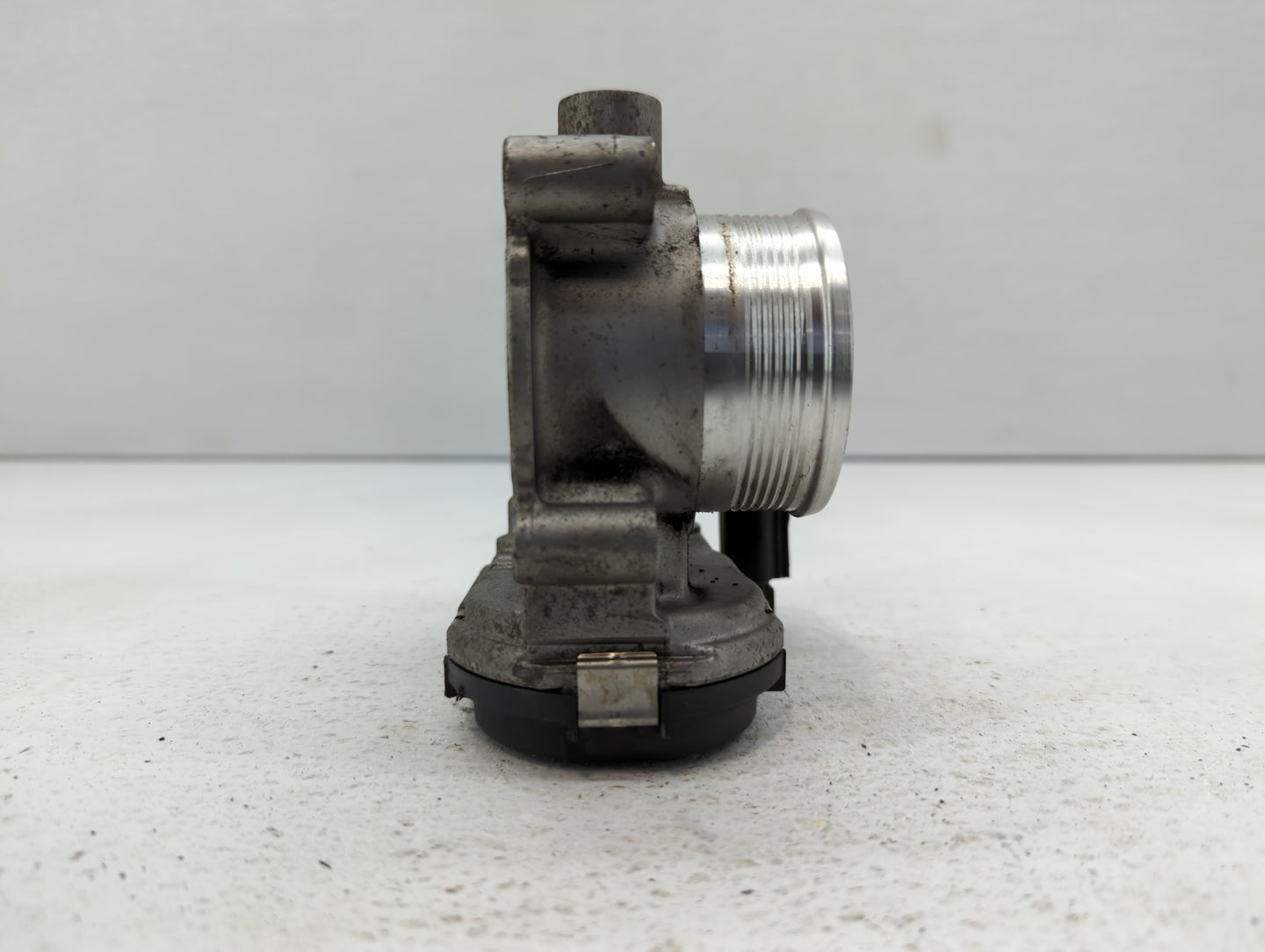 2015-2017 Land Rover Discovery Sport Throttle Body P/N:16018 CF335 Fits Fits 2014 2015 2016 2017 OEM Used Auto Parts - Oemus