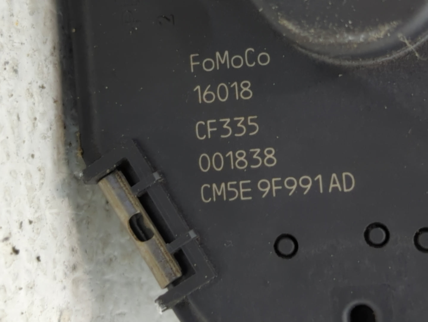 2015-2017 Land Rover Discovery Sport Throttle Body P/N:16018 CF335 Fits Fits 2014 2015 2016 2017 OEM Used Auto Parts - Oemus