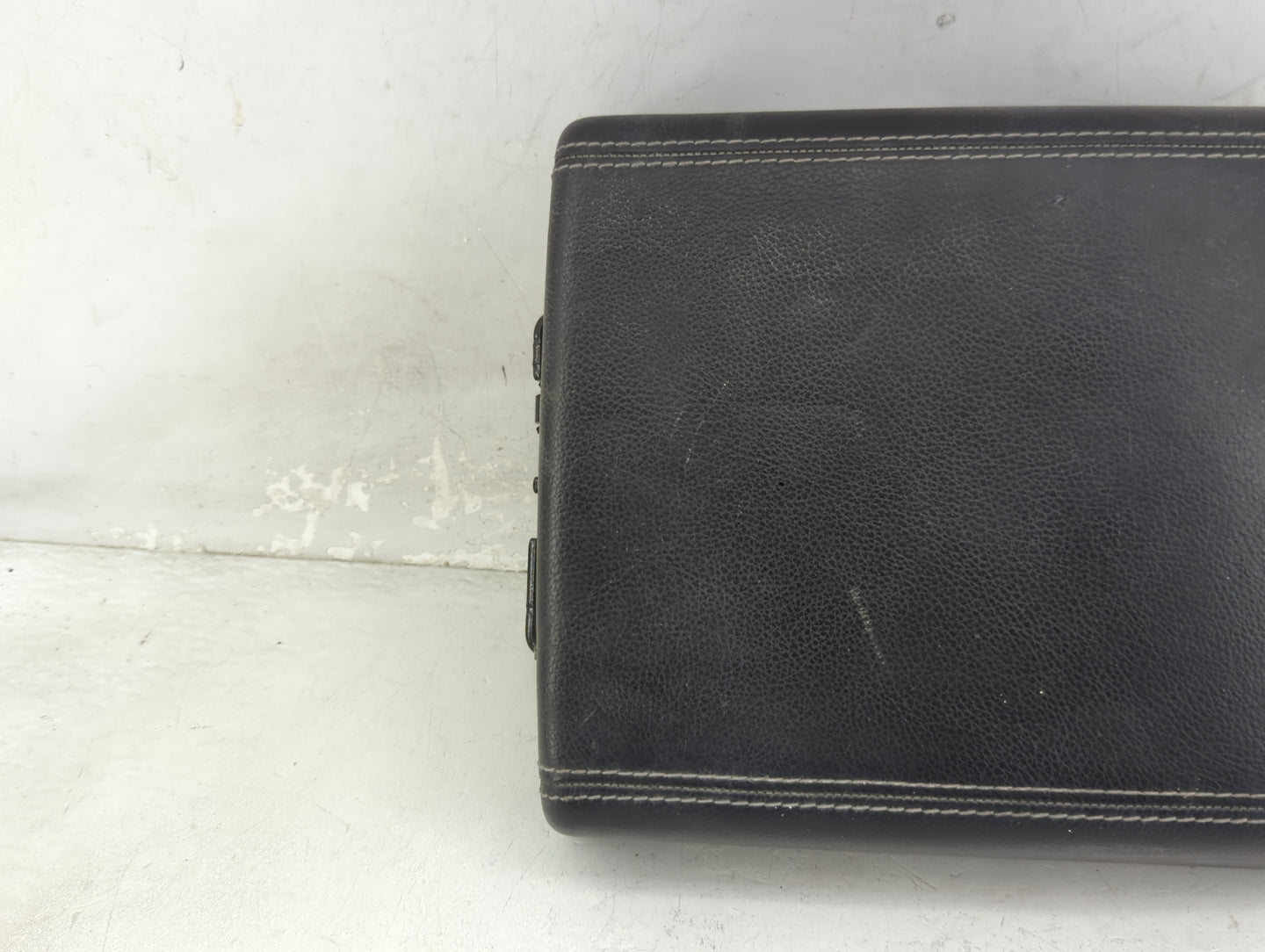 2017 Land Rover Evoque Center Console Armrest Cover Lid Fits OEM Used Auto Parts - Oemusedautoparts1.com