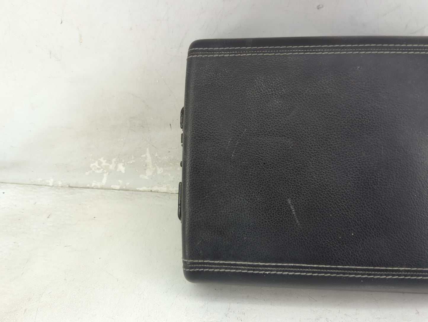 2017 Land Rover Evoque Center Console Armrest Cover Lid Fits OEM Used Auto Parts - Oemusedautoparts1.com