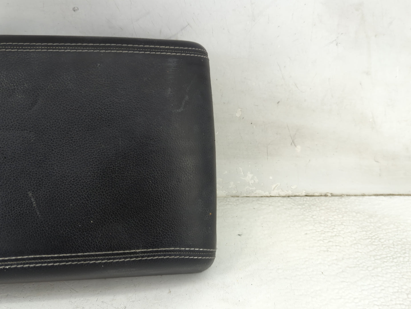 2017 Land Rover Evoque Center Console Armrest Cover Lid Fits OEM Used Auto Parts - Oemusedautoparts1.com