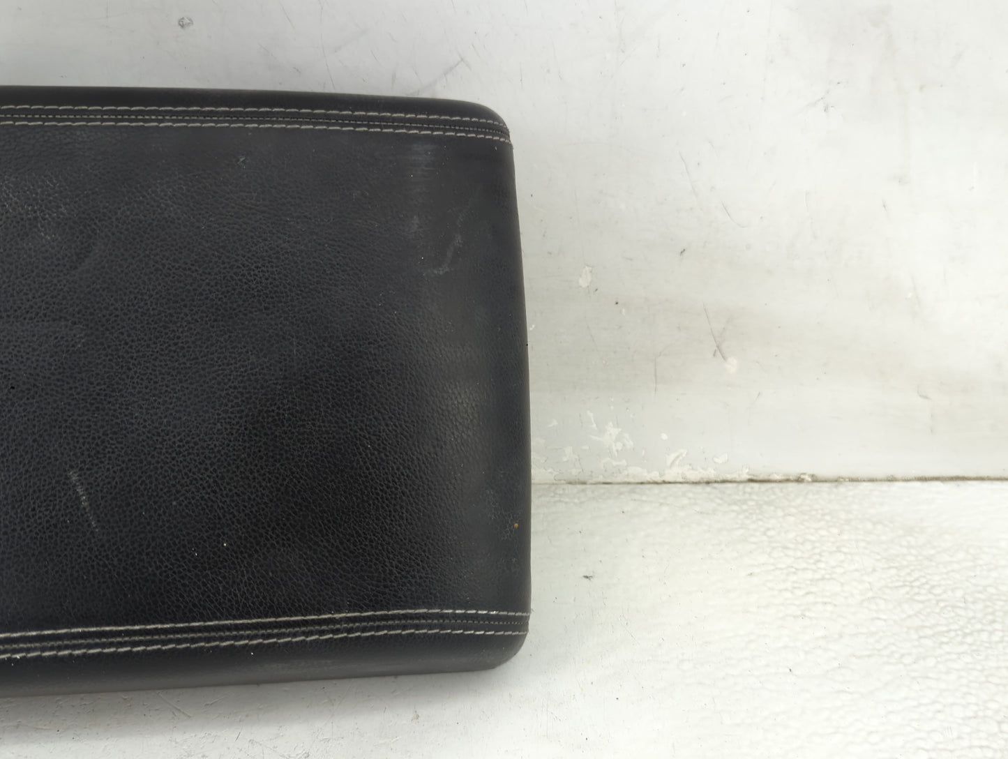 2017 Land Rover Evoque Center Console Armrest Cover Lid Fits OEM Used Auto Parts - Oemusedautoparts1.com