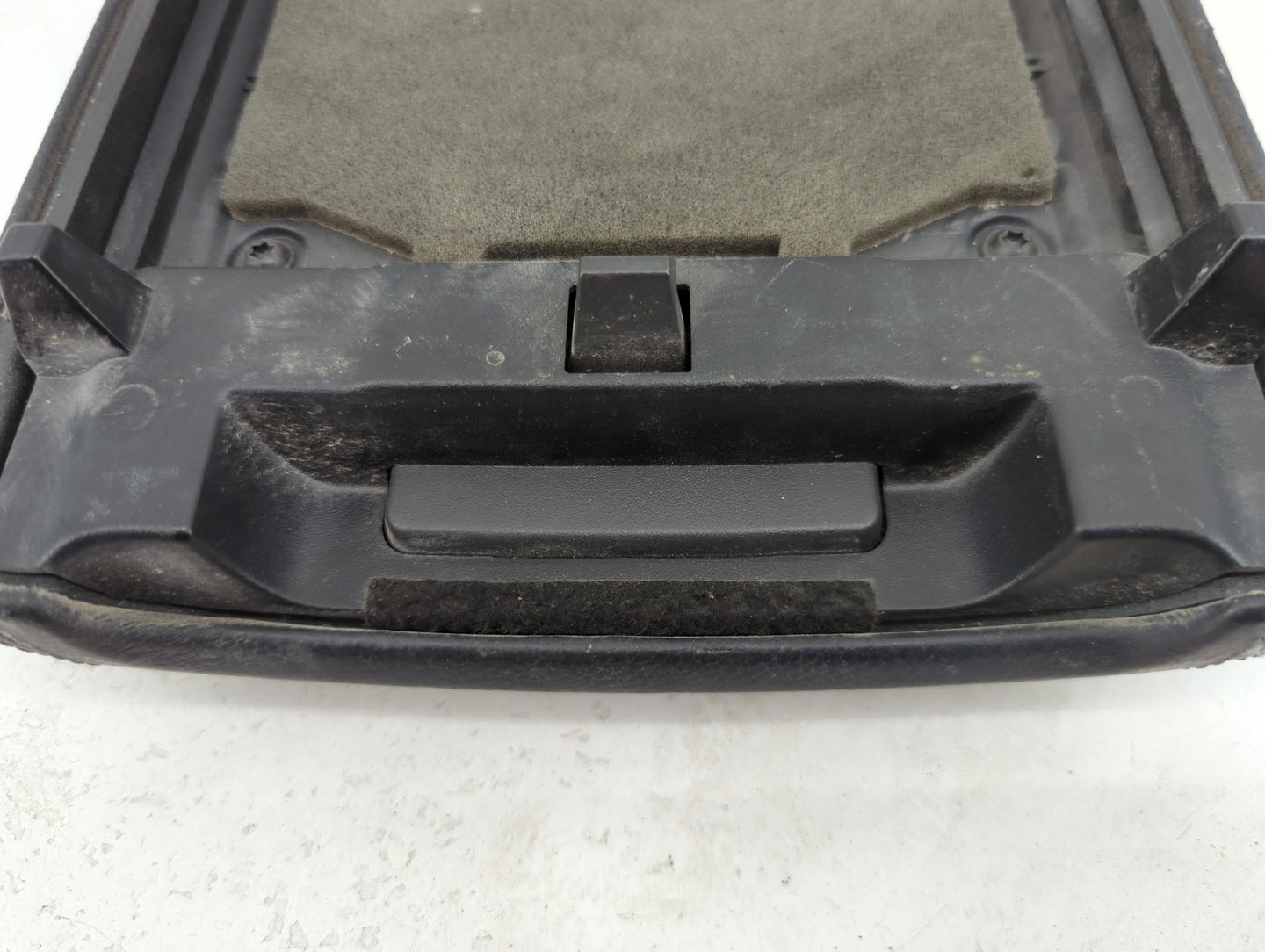 2017 Land Rover Evoque Center Console Armrest Cover Lid Fits OEM Used Auto Parts - Oemusedautoparts1.com